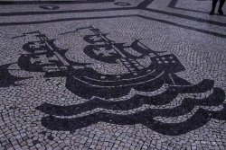 Largo do Camões - Caravela em calçada portuguesa