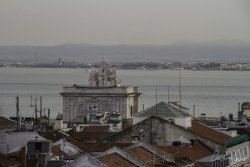 Vista sobre Lisboa - O Arco da Rua Augusta e o Tejo